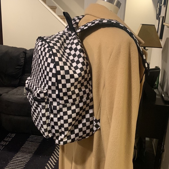 Everest Checkered Backpack 🎒 - Picture 3 of 8